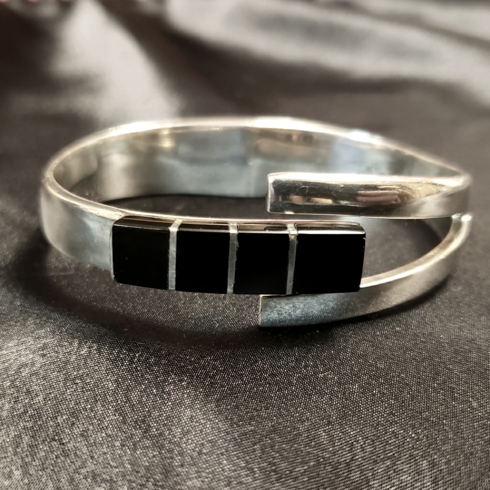 *SALE* Black stone bracelet